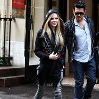 Avril Lavigne is all smiles as she leaves her Paris hotel photos | Picture 77868